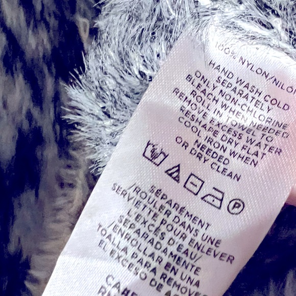 Ann Taylor Snow ⛄️🐆Leopard- L - Picture 6 of 6